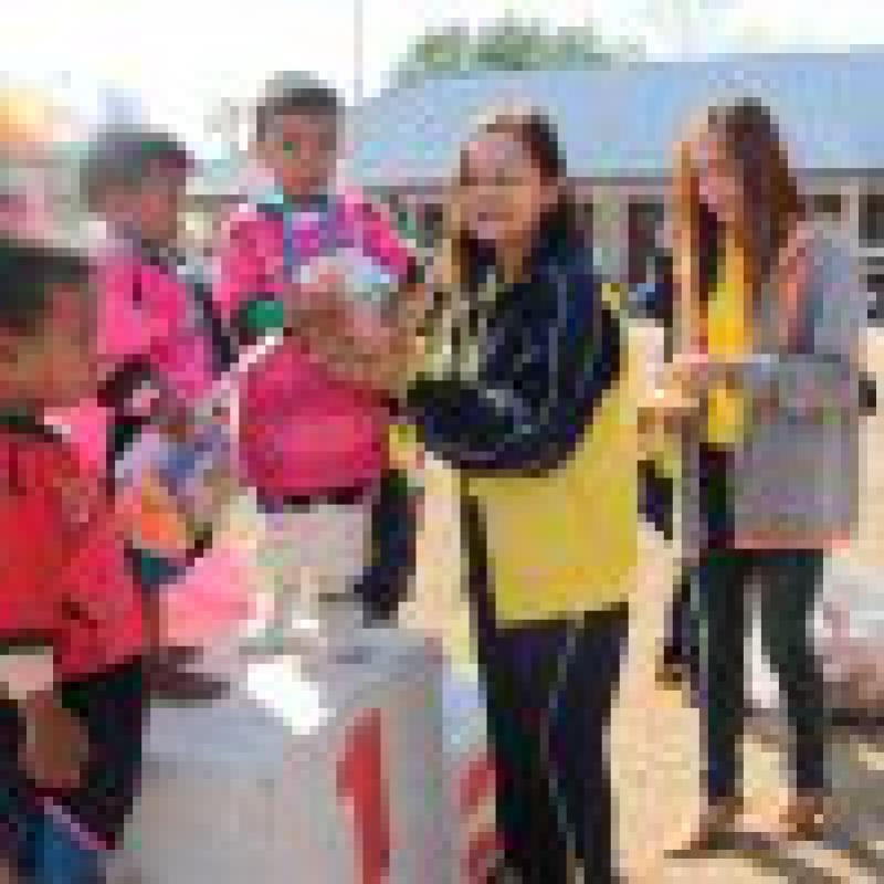 กีฬาสีภายศูนย์พัฒนาเด็กเล็ก  (13 ภาพ) 